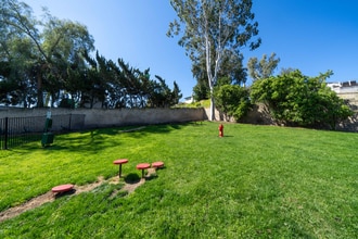 311 Weston Cir in Vista, CA - Foto de edificio - Building Photo