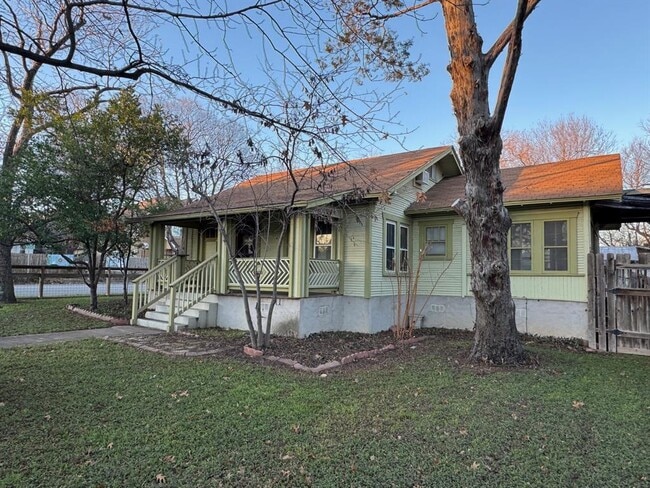 property at 920 E 46th St