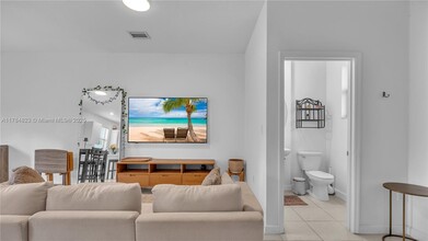 488 NW 203rd Terrace in Miami, FL - Foto de edificio - Building Photo