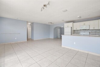 7060 W 9th Ct in Hialeah, FL - Building Photo - Building Photo