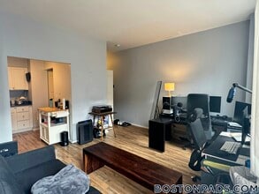 17 Bowdoin St, Unit 2A in Boston, MA - Foto de edificio - Building Photo