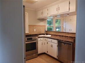 21 Maple Rd in Waterford, CT - Building Photo - Building Photo