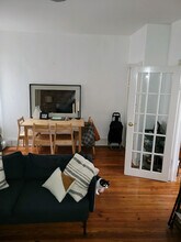 745 S 4th St, Unit 2nd floor in Philadelphia, PA - Foto de edificio - Building Photo