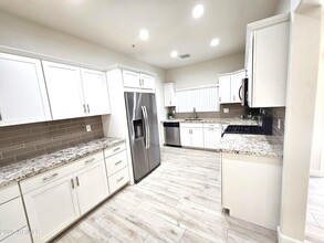 8901 E Garden Dr in Scottsdale, AZ - Building Photo - Building Photo