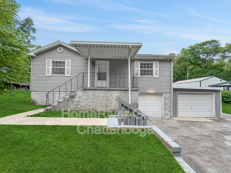 11641 Guth Rd in Soddy Daisy, TN - Building Photo