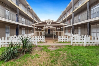 Westward Square in Houston, TX - Building Photo - Building Photo