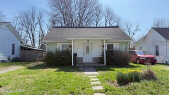 212 High St in Charlestown, IN - Building Photo