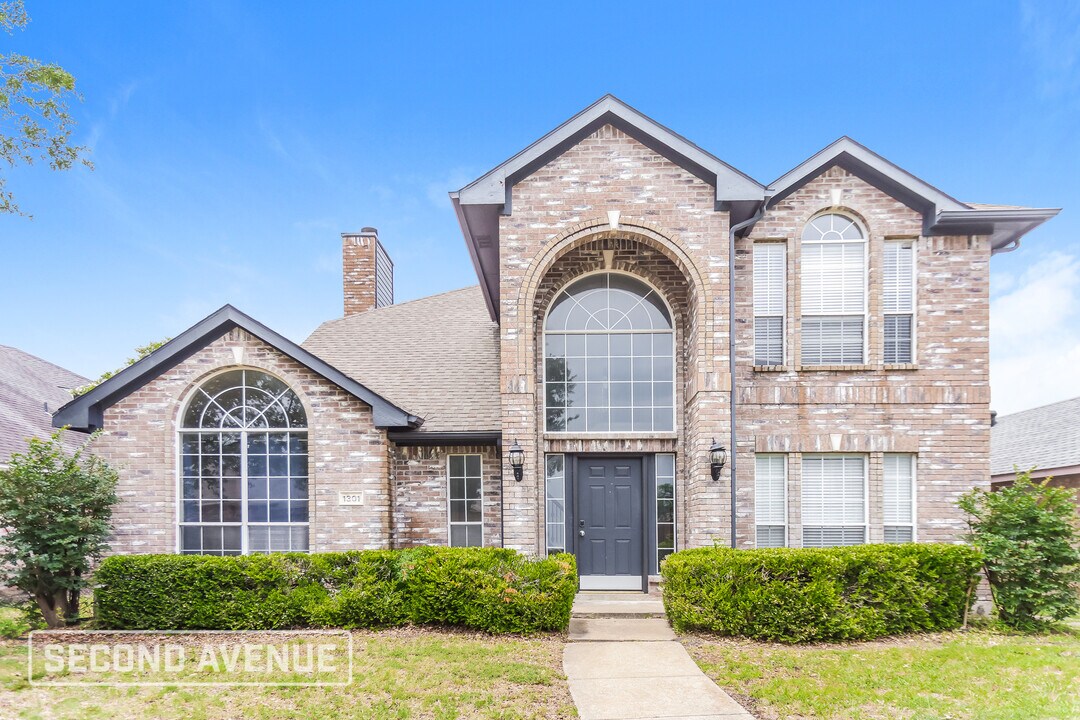 1301 Clear Creek Dr in Mesquite, TX - Building Photo