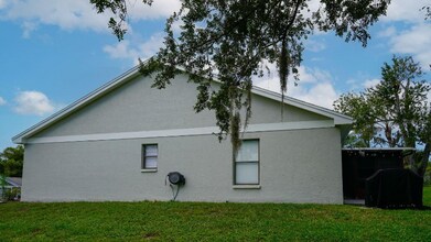 8141 Golf Club Ct in Hudson, FL - Foto de edificio - Building Photo