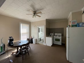 412 N Church St, Unit Apartment 3 in Fayette, MO - Building Photo - Building Photo