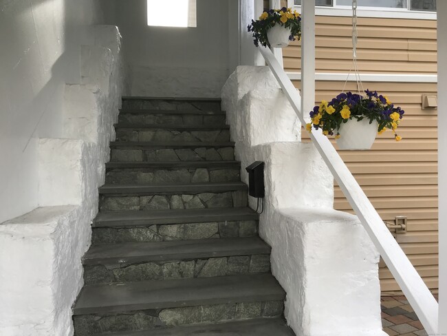 47 Cos Cob Ave in Greenwich, CT - Foto de edificio - Building Photo