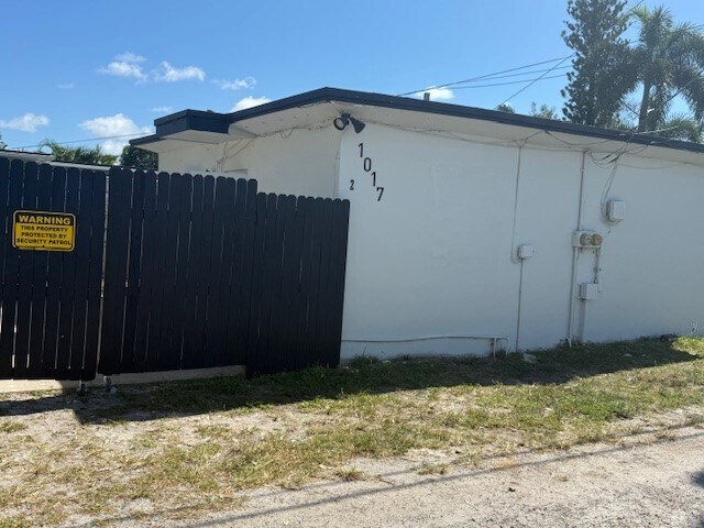 1017 N E St, Unit 2 in Lake Worth Beach, FL - Building Photo - Building Photo