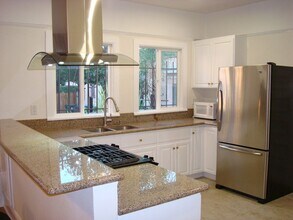 1374 W 37th Pl in Los Angeles, CA - Building Photo - Building Photo