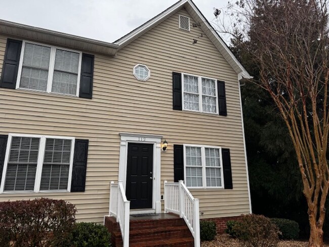 1810 Broadway St in Lynchburg, VA - Foto de edificio - Building Photo