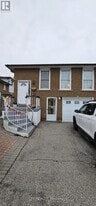 382 Pinemeadow Ave in Mississauga, ON - Building Photo