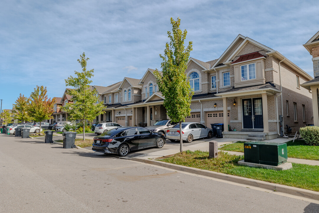 26 Pennycross Cres in Brampton, ON - Building Photo