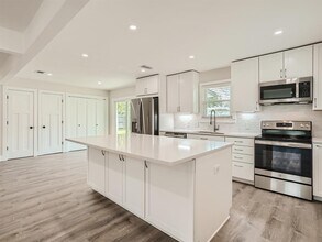 5804 Eureka Dr in Austin, TX - Building Photo - Building Photo