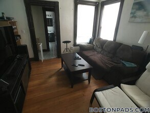 112 Allston St, Unit 1 in Boston, MA - Foto de edificio - Building Photo