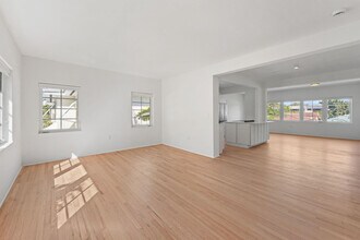 3705 Ponce de Leon Blvd, Unit #2 in Coral Gables, FL - Foto de edificio - Building Photo