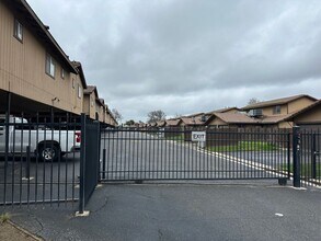 144 S Parsons Ave in Merced, CA - Building Photo - Building Photo