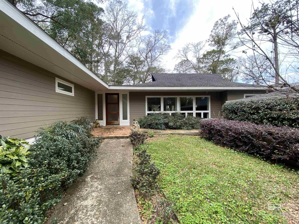 155 Blue Is Ave in Fairhope, AL - Building Photo