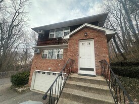 45 Hammond Rd in Glen Cove, NY - Building Photo