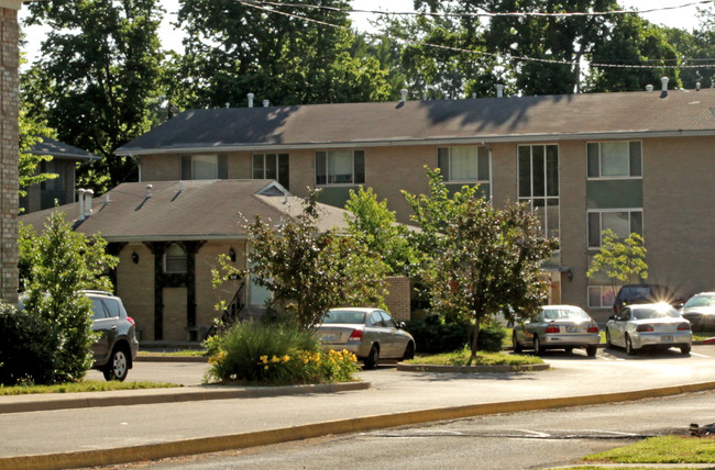 Charlotte Apartments in Louisville, KY - Foto de edificio - Building Photo