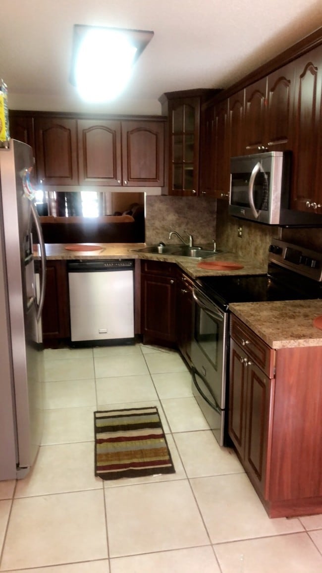 615 NW 210th St, Unit 203 in Miami Gardens, FL - Building Photo - Building Photo