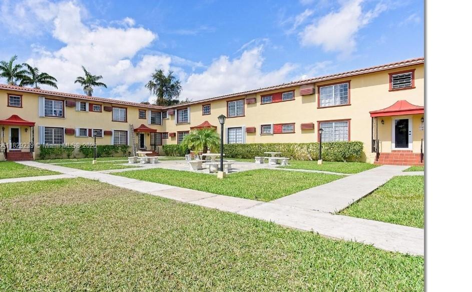 661 SW 11th St in Miami, FL - Building Photo
