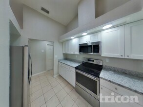 6145 Golddust Rd in Spring Hill, FL - Foto de edificio - Building Photo