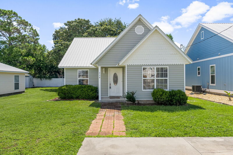 220 15th St in Panama City Beach, FL - Building Photo