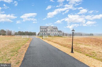 14006 Ml Spg Ct in Bryantown, MD - Foto de edificio - Building Photo