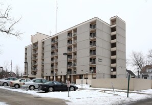 McKinley Towers in Niles, OH - Building Photo