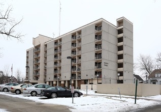 McKinley Towers in Niles, OH - Foto de edificio - Building Photo