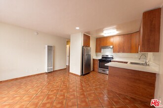 947 Westmoreland Ave in Los Angeles, CA - Building Photo - Building Photo