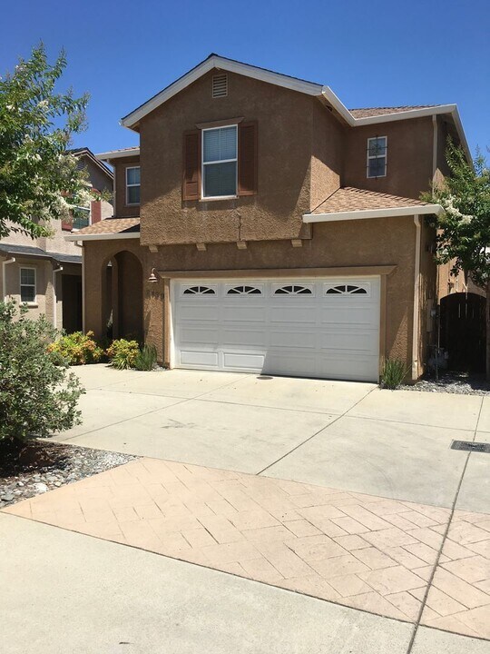 2139 Vienna Way in Redding, CA - Building Photo