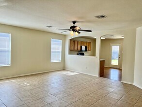 215 Madison Ln in Hutto, TX - Building Photo - Building Photo