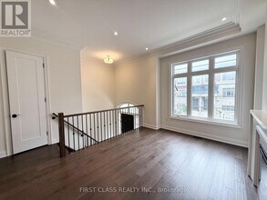 12 Abbeyhill Ln in Markham, ON - Building Photo - Building Photo
