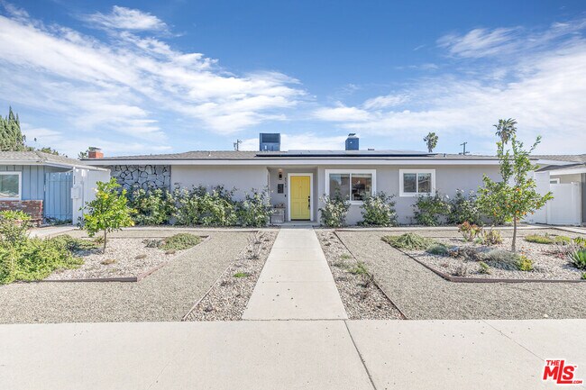 8540 Jumilla Ave in Los Angeles, CA - Building Photo - Building Photo