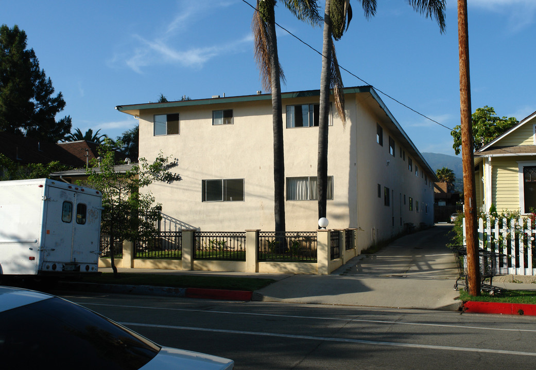 Lanai Apartments in Santa Barbara, CA - Building Photo