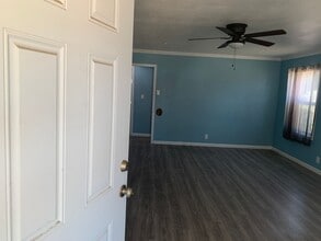 1939 Radiance Dr in Bakersfield, CA - Building Photo - Building Photo