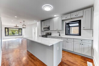 2508 Kenilworth Ave in Berwyn, IL - Building Photo - Building Photo