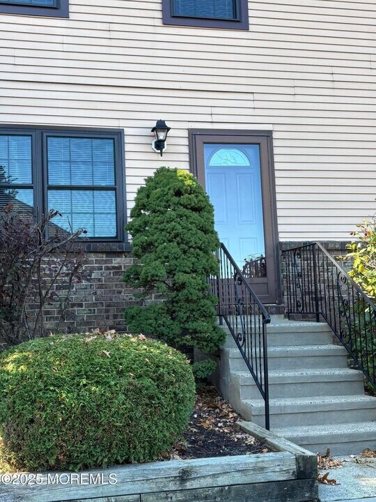 159 Village Green Way in Hazlet, NJ - Building Photo