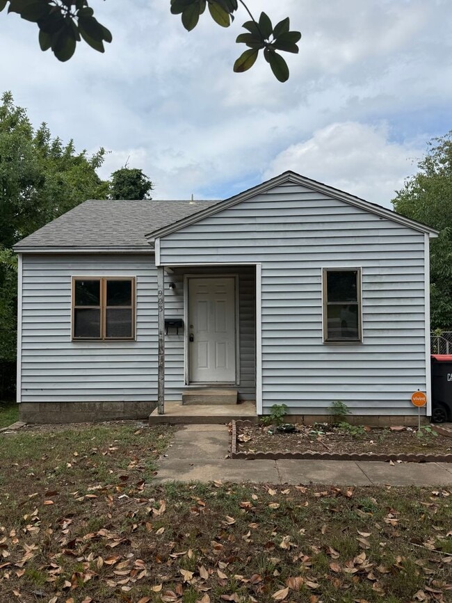 property at 923 N 28th St