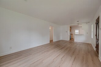 2051 Santa Rosa St in Houston, TX - Building Photo - Building Photo