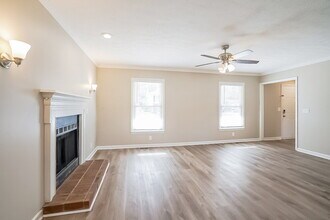 5428 Village Way in Nashville, TN - Building Photo - Building Photo