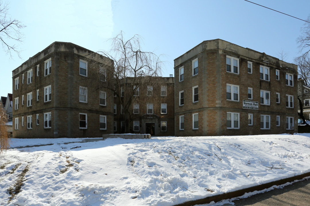 Vernon Hall in Philadelphia, PA - Foto de edificio