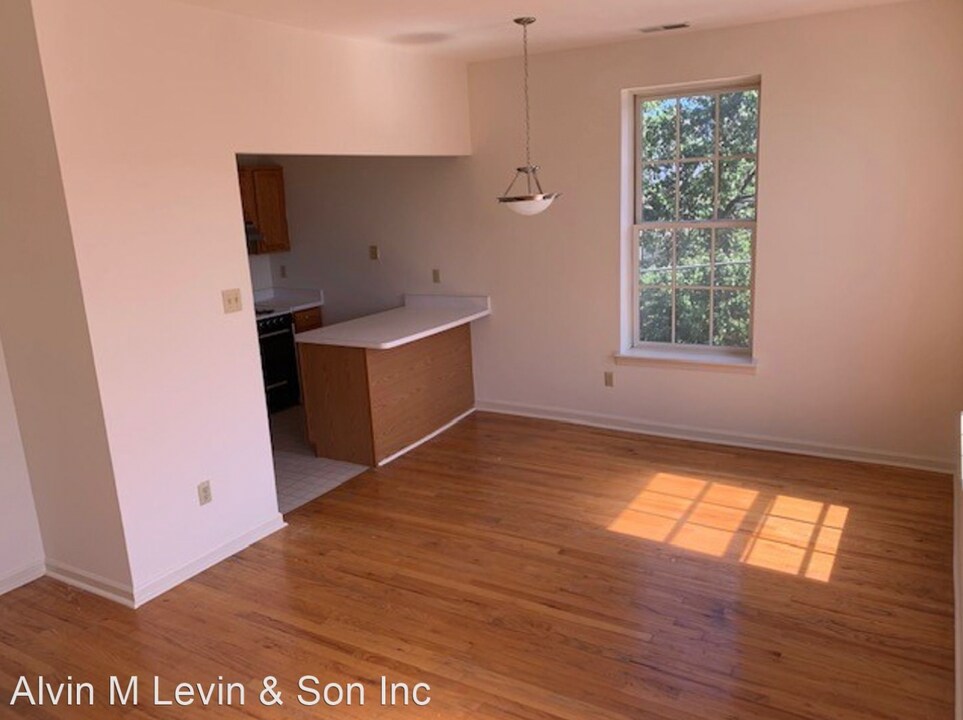 706 S 11th St in Philadelphia, PA - Building Photo