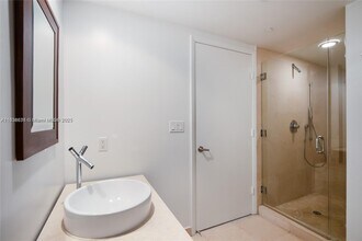465 Brickell Ave, Unit 4904 in Miami, FL - Building Photo - Building Photo