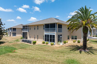 Linkside 1 Condominiums in North Port, FL - Foto de edificio - Building Photo